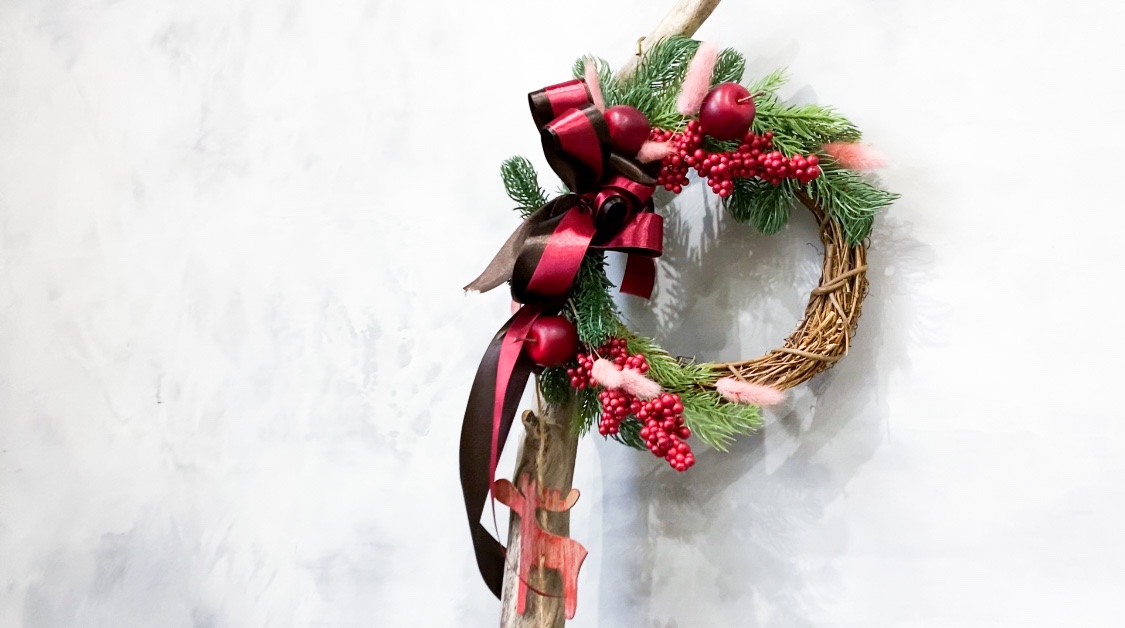 クリスマスリースの作り方 10分でハサミも使わず時短で簡単に作れるリース飾り Hanamika