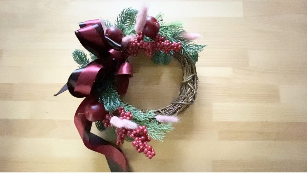 クリスマスリースの作り方 10分でハサミも使わず時短で簡単に作れるリース飾り Hanamika